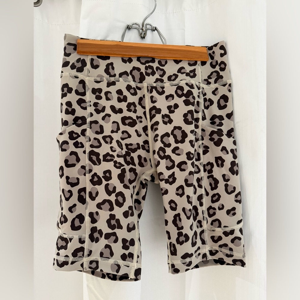 Monrow active wear shorts size medium leopard print Brand new with tags. - Picture 5 of 5